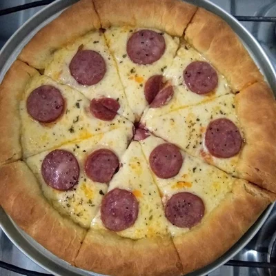 Recipe of Pizza with crust stuffed with cheddar on the DeliRec recipe website