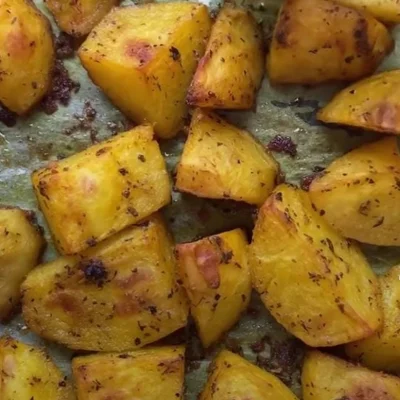 Recipe of Crispy Roasted Potatoes with Turmeric on the DeliRec recipe website