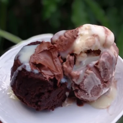 Recipe of Brownie with ice cream. on the DeliRec recipe website