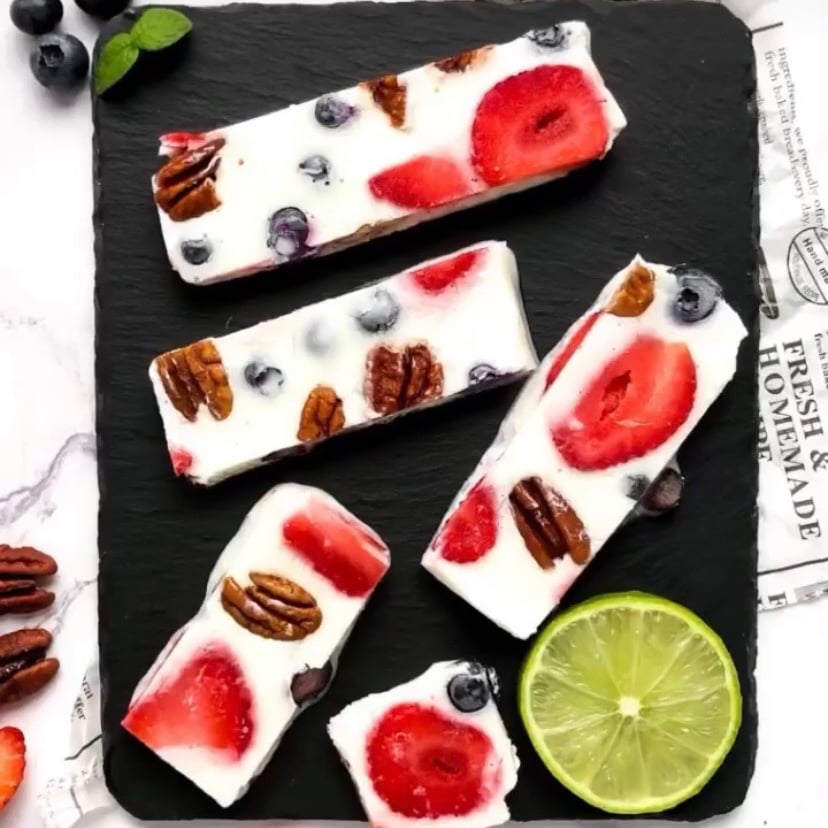 Foto da Barras congeladas de iogurte e frutas - receita de Barras congeladas de iogurte e frutas no DeliRec