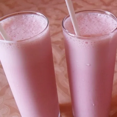 Recipe of Strawberry Milk Juice on the DeliRec recipe website