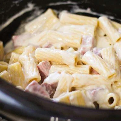 Recipe of Pressure cooker pasta with cheese and ham on the DeliRec recipe website