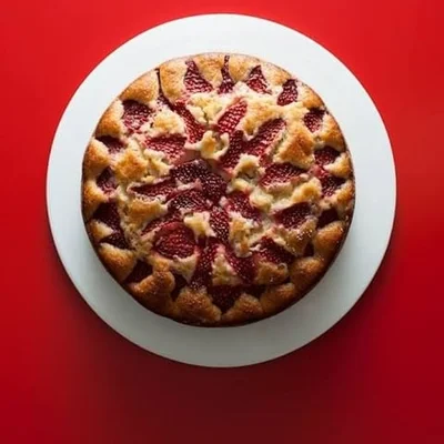 Recipe of BANANA CAKE WITH STRAWBERRY on the DeliRec recipe website