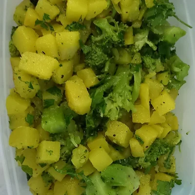 Recipe of Broccoli and potato salad on the DeliRec recipe website