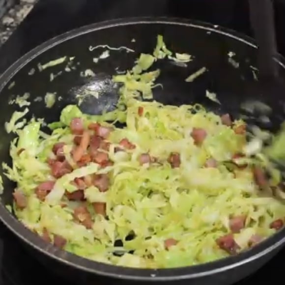 Photo of the Braised cabbage with egg and bacon – recipe of Braised cabbage with egg and bacon on DeliRec