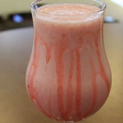 Recipe of Homemade strawberry milkshake on the DeliRec recipe website