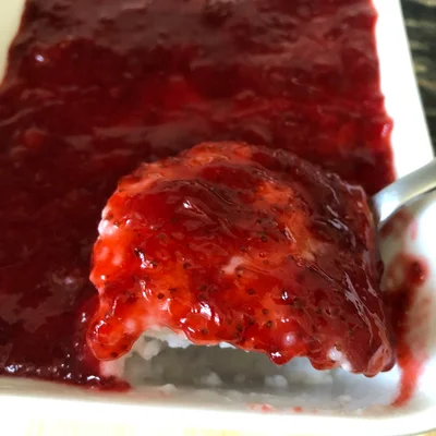 Recipe of Creamy Tapioca with Strawberry Jam on the DeliRec recipe website