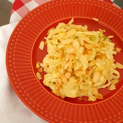 Recipe of Fettuccine with leek, parmesan and almond crunchy sauce on the DeliRec recipe website