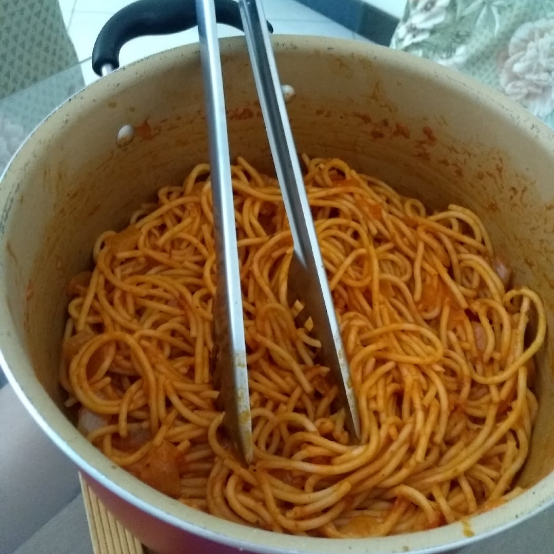 Foto da Macarrão espagueti ao molho vermelho - receita de Macarrão espagueti ao molho vermelho no DeliRec