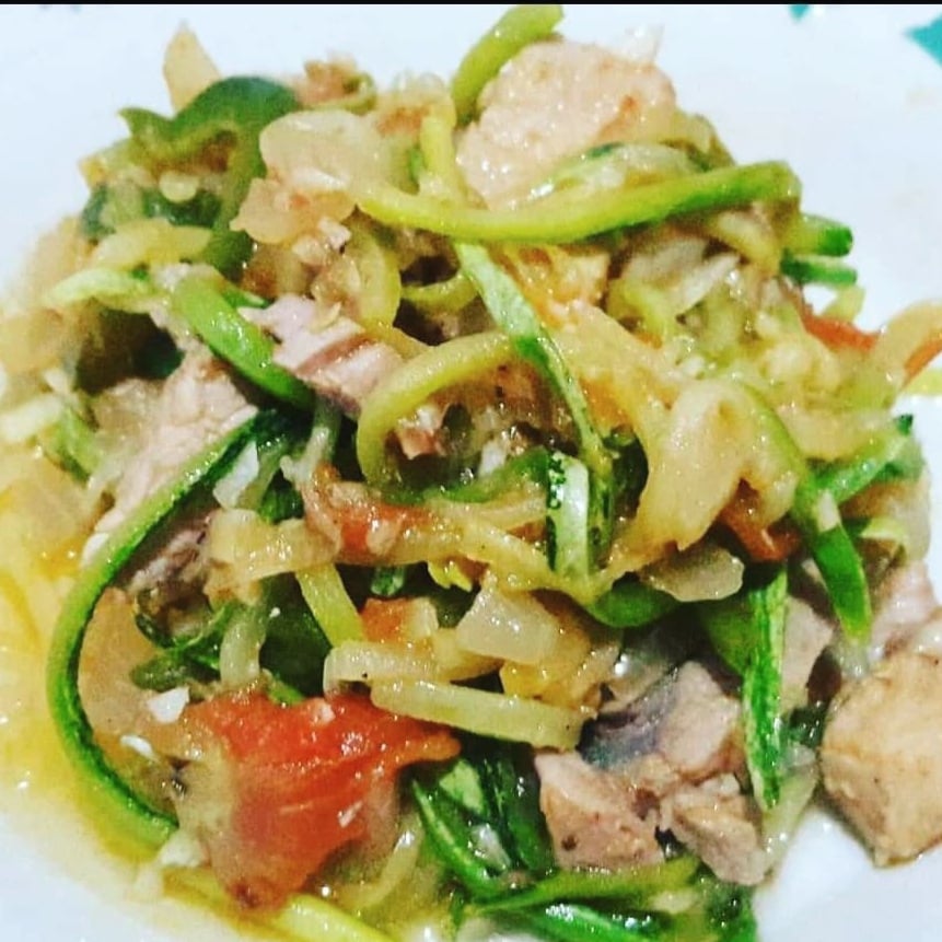 Photo of the Zucchini spaghetti with cubed pork loin – recipe of Zucchini spaghetti with cubed pork loin on DeliRec