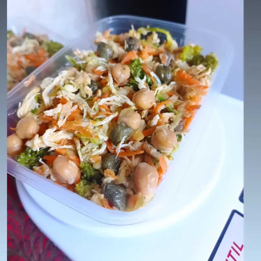 Photo of the Cold Chickpea Salad with Shredded Chicken and Capers – recipe of Cold Chickpea Salad with Shredded Chicken and Capers on DeliRec