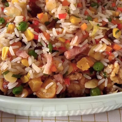 Recipe of Colored rice with bacon on the DeliRec recipe website