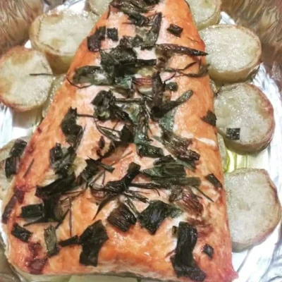 Recipe of Baked Salmon with Easy Potatoes on the DeliRec recipe website