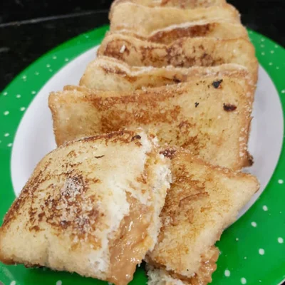Recipe of French toast with sliced bread (condensed milk filling) on the DeliRec recipe website