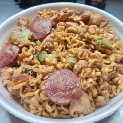 Recipe of Sausage Yakisoba with Chicken on the DeliRec recipe website