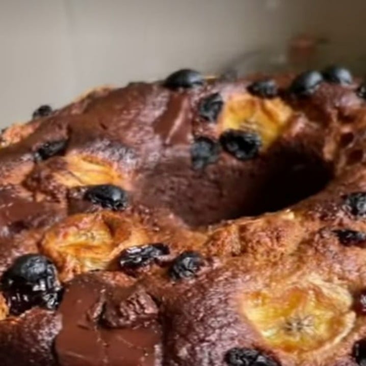 Photo of the Banana Cake With Chocolate Drops – recipe of Banana Cake With Chocolate Drops on DeliRec