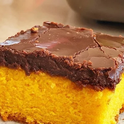 Receita de Calda durinha de chocolate pra bolo de cenoura  no site de receitas DeliRec
