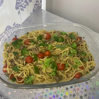 Recipe of Linguine with shimeji, cherry tomatoes and broccoli on the DeliRec recipe website