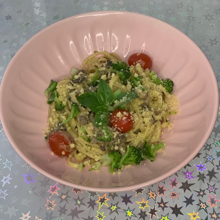 Photo of the Linguine with shimeji, cherry tomatoes and broccoli – recipe of Linguine with shimeji, cherry tomatoes and broccoli on DeliRec