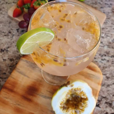 Receta de gin-tonic de maracuyá en el sitio web de recetas de DeliRec