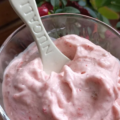 Recipe of Banana ice cream w/ strawberry on the DeliRec recipe website
