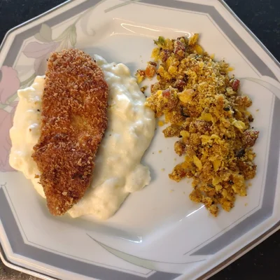 Recipe of Milanese Tilapia Fillet with Mashed Potato and Farofa on the DeliRec recipe website