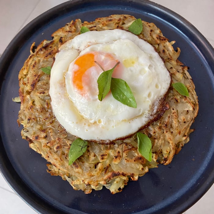 Photo of the Rösti Potato with Cottage Cheese, Egg and Basil – recipe of Rösti Potato with Cottage Cheese, Egg and Basil on DeliRec