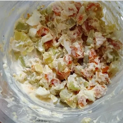 Recette de Salade de légumes, poulet et mayonnaise aux pommes !! sur le site de recettes DeliRec