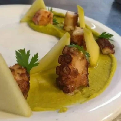 Recipe of Grilled octopus, Petit pois puree, apple pickle. on the DeliRec recipe website