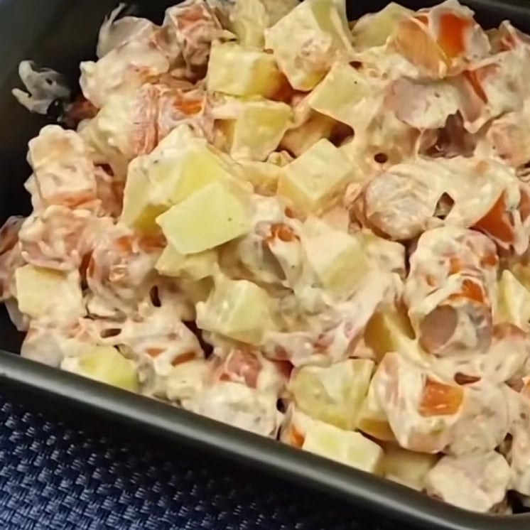 Foto da Salada de batatas com maionese e salsicha - receita de Salada de batatas com maionese e salsicha no DeliRec