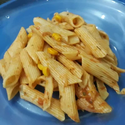 Receita de Macarrão com molho de tomate e milho verde  no site de receitas DeliRec