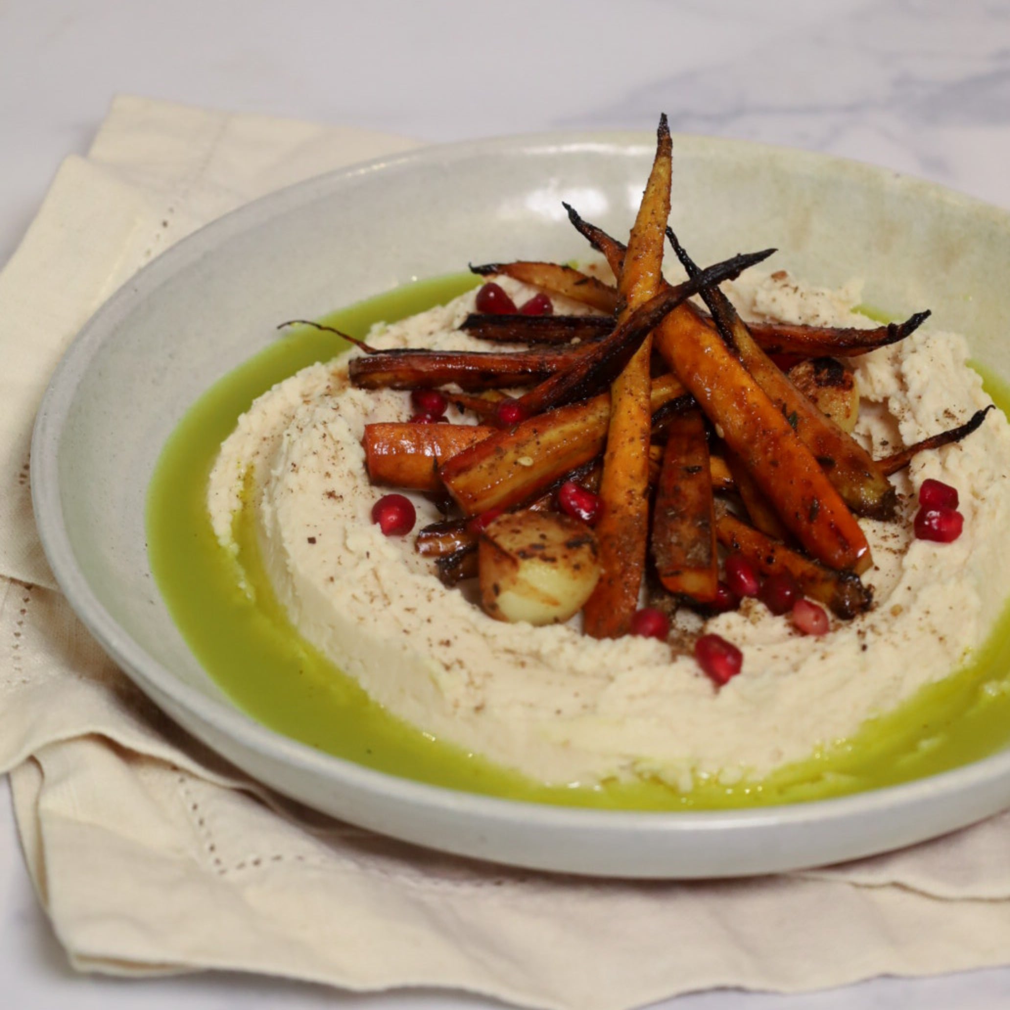 Photo of the Manioca Butter Bean Paste with roasted carrots and parsley oil – recipe of Manioca Butter Bean Paste with roasted carrots and parsley oil on DeliRec
