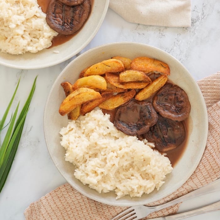 Photo of the Piedmontese rice with grilled shitakes and wood sauce – recipe of Piedmontese rice with grilled shitakes and wood sauce on DeliRec