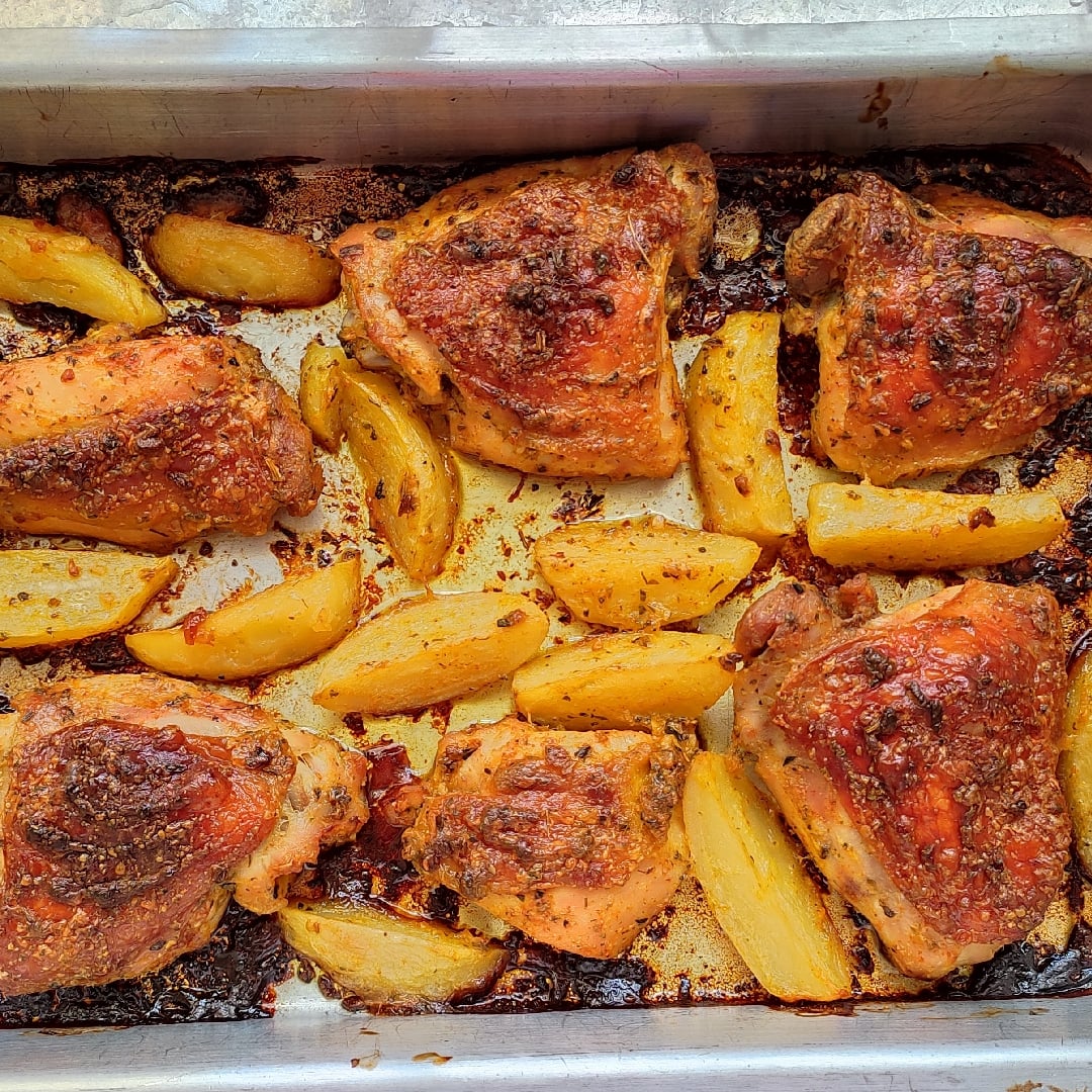 Photo of the Roasted thigh with potatoes – recipe of Roasted thigh with potatoes on DeliRec