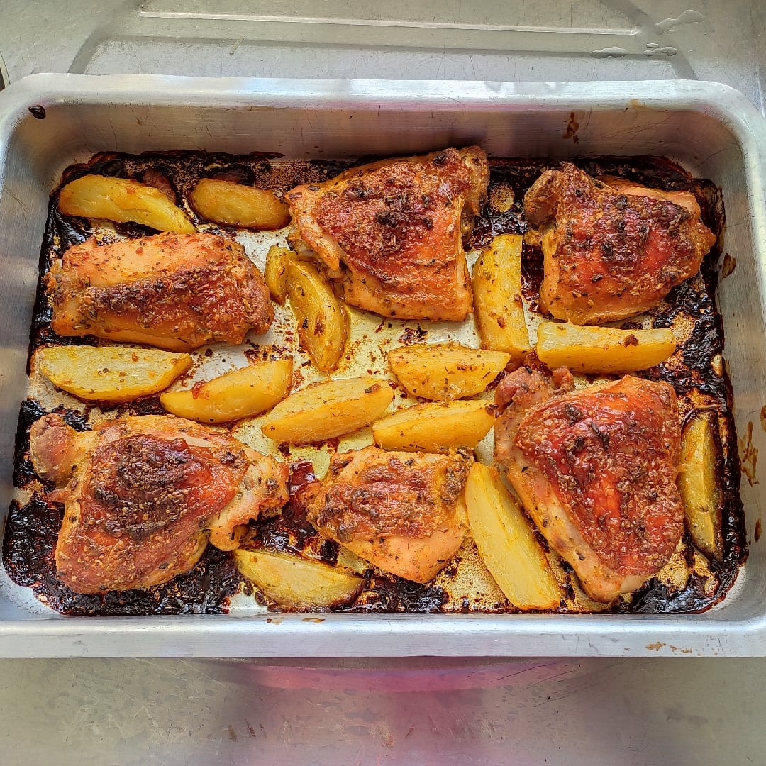 Photo of the Roasted thigh with potatoes – recipe of Roasted thigh with potatoes on DeliRec