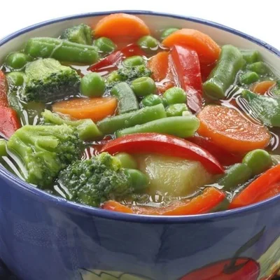 Recette de Soupe aux légumes détoxifiante sur le site de recettes DeliRec