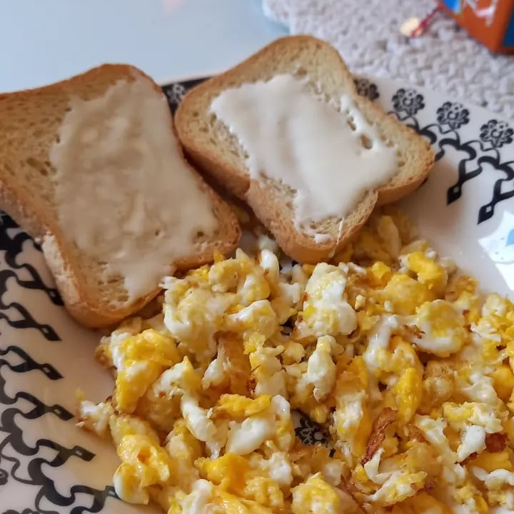 Foto aus dem Ei-Omelett mit Brot mit Hüttenkäse - Ei-Omelett mit Brot mit Hüttenkäse Rezept auf DeliRec