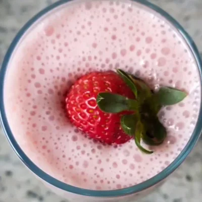 Recipe of Strawberry Smoothie 🍓 on the DeliRec recipe website