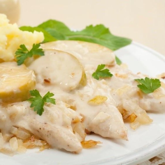Photo of the CHICKEN FILLET IN WHITE SAUCE – recipe of CHICKEN FILLET IN WHITE SAUCE on DeliRec