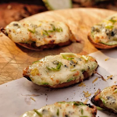 Recipe of Zucchini Bruschetta with Gorgonzola on the DeliRec recipe website