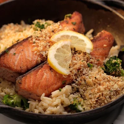 Recipe of Grilled Salmon with Creamy Broccoli Rice on the DeliRec recipe website