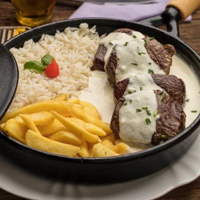 Recipe of Filet in cheese sauce with rice and fries on the DeliRec recipe website