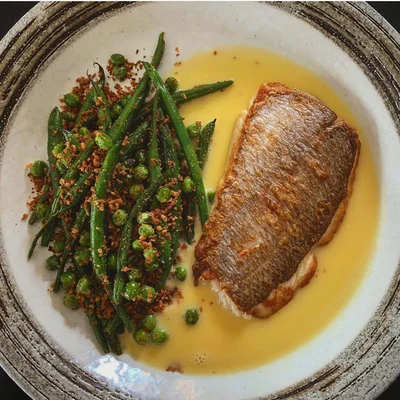 Recipe of Snapper Beurre Blanc with Crispy Green Beans and Peas on the DeliRec recipe website