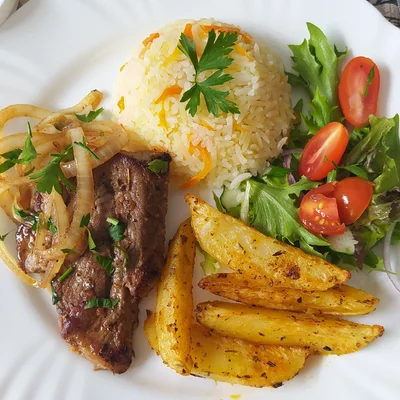 Recette de Steak de bœuf aux pommes de terre rustiques sur le site de recettes DeliRec