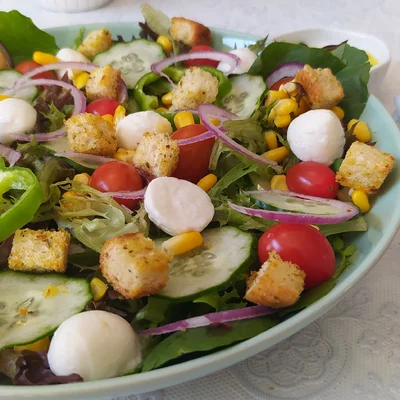 Recette de Salade complète avec vinaigrette au yogourt sur le site de recettes DeliRec