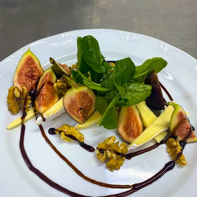 Recipe of Fig and Brie Salad on the DeliRec recipe website