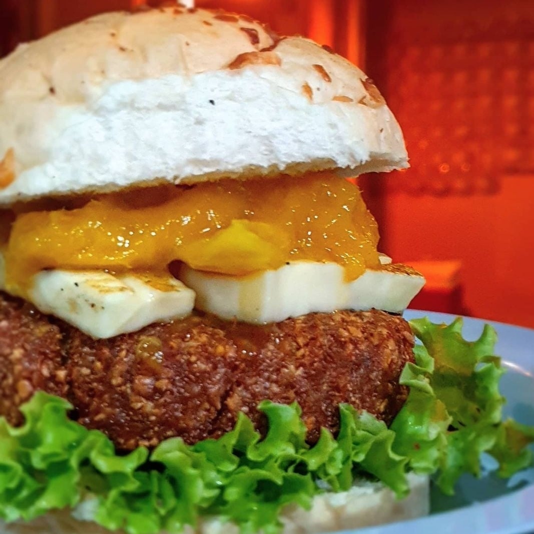 Photo of the Crab burger with coalho cheese and caramelized mango - Recipe created in a kite in Rio Grande do Norte – recipe of Crab burger with coalho cheese and caramelized mango - Recipe created in a kite in Rio Grande do Norte on DeliRec