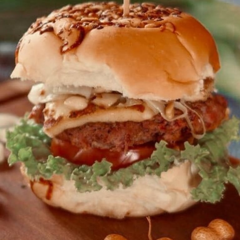 Photo of the Beef jerky burger with peanuts, garlic and cachaça - recipe created in Sergipe – recipe of Beef jerky burger with peanuts, garlic and cachaça - recipe created in Sergipe on DeliRec