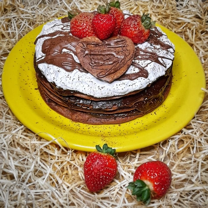 Photo of the Chocolate Pancake Cake with Strawberries – recipe of Chocolate Pancake Cake with Strawberries on DeliRec
