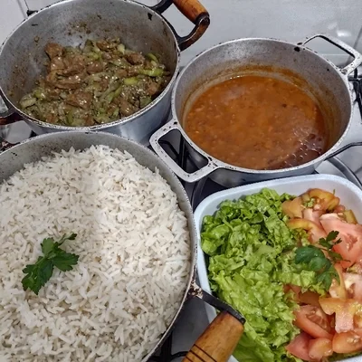Recipe of Rice, beans, salad, liver with jilo, mother food on the DeliRec recipe website